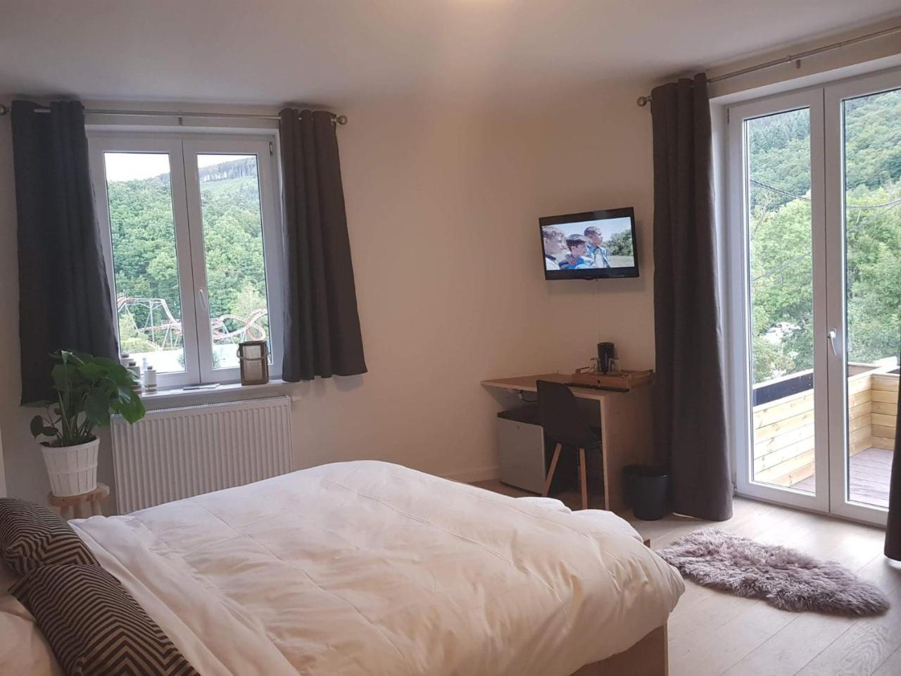 Au Sommet De La Cascade Hotel Stavelot Eksteriør billede